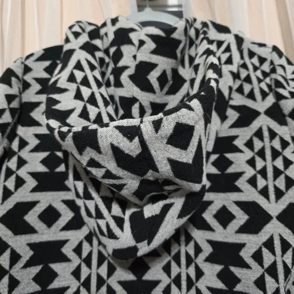 BB Dakota Azra Aztec Hooded Coatigan, Waterfall/Draped Open Front, EUC! - Picture 7 of 11